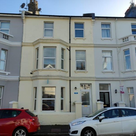 7 Bedroom Gueshouse Close to Seafront