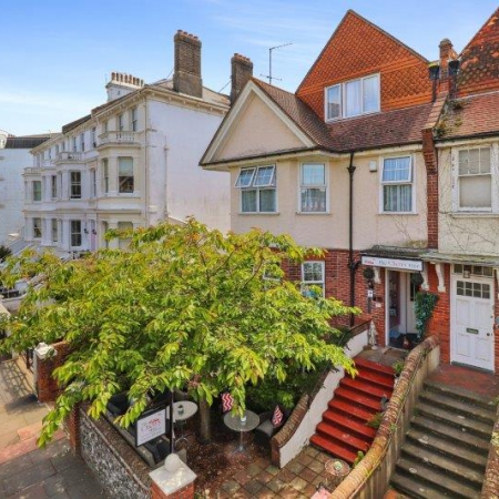 Well Appointed 12 Flexible Bedroom Guest House in Eastbourne